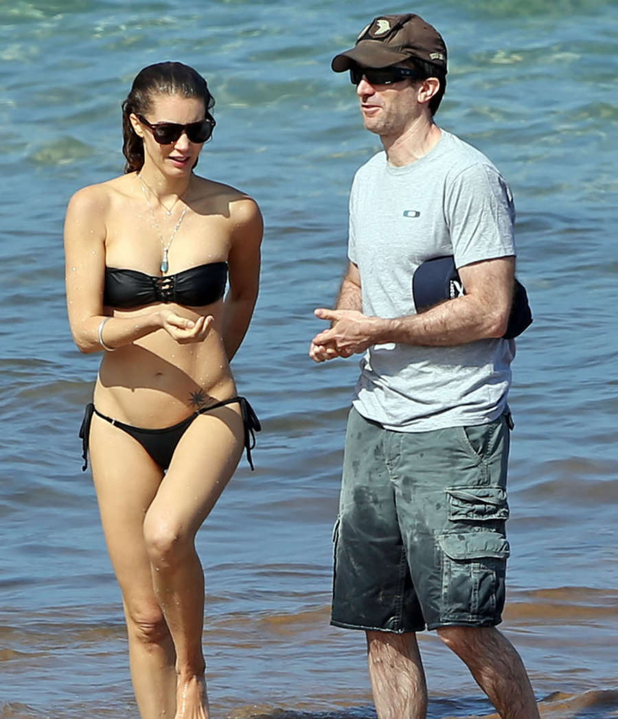 Tanit-Phoenix-in-Bikini-7