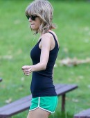 Taylor-Swift-Hollywood-2