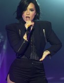 Demi-Lovato-Performing-at-the-Crowne-Theatre-in-Perth-Australia-8