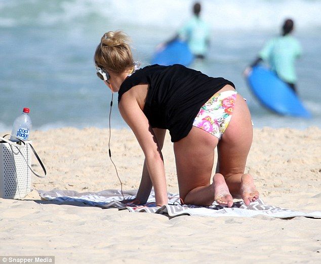 Erin-Heatherton-in-Bikini-Sydney-4
