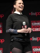 Hayley-Atwell-C2E2-Chicago-Comic-and-Entertainment-Expo-in-Chicago-1