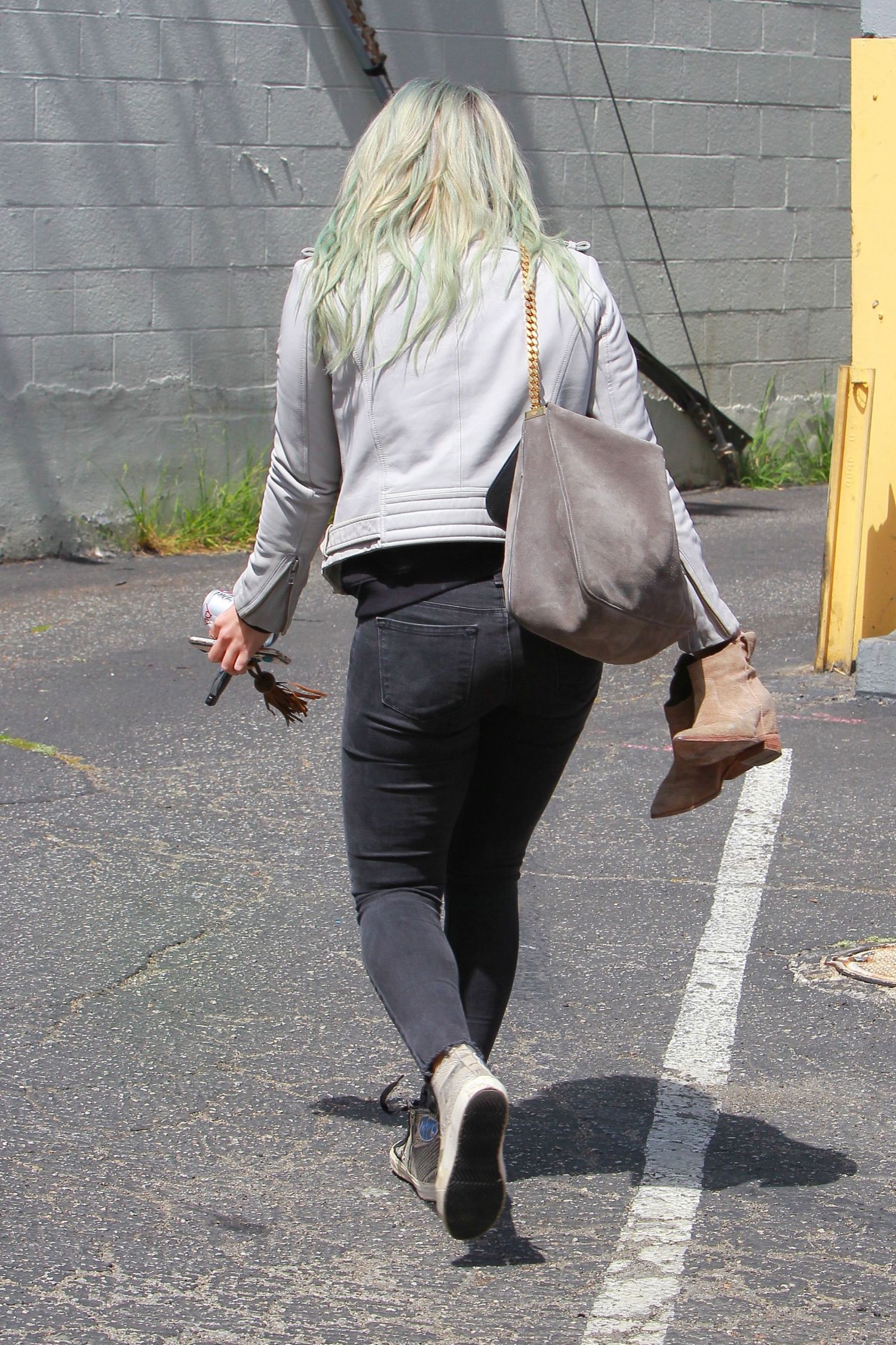 Hilary-Duff-Booty-in-Jeans-at-a-Dance-Studio-in-LA-2