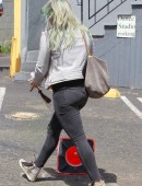 Hilary-Duff-Booty-in-Jeans-at-a-Dance-Studio-in-LA-3