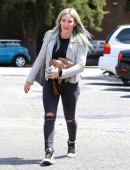 Hilary-Duff-Booty-in-Jeans-at-a-Dance-Studio-in-LA-4