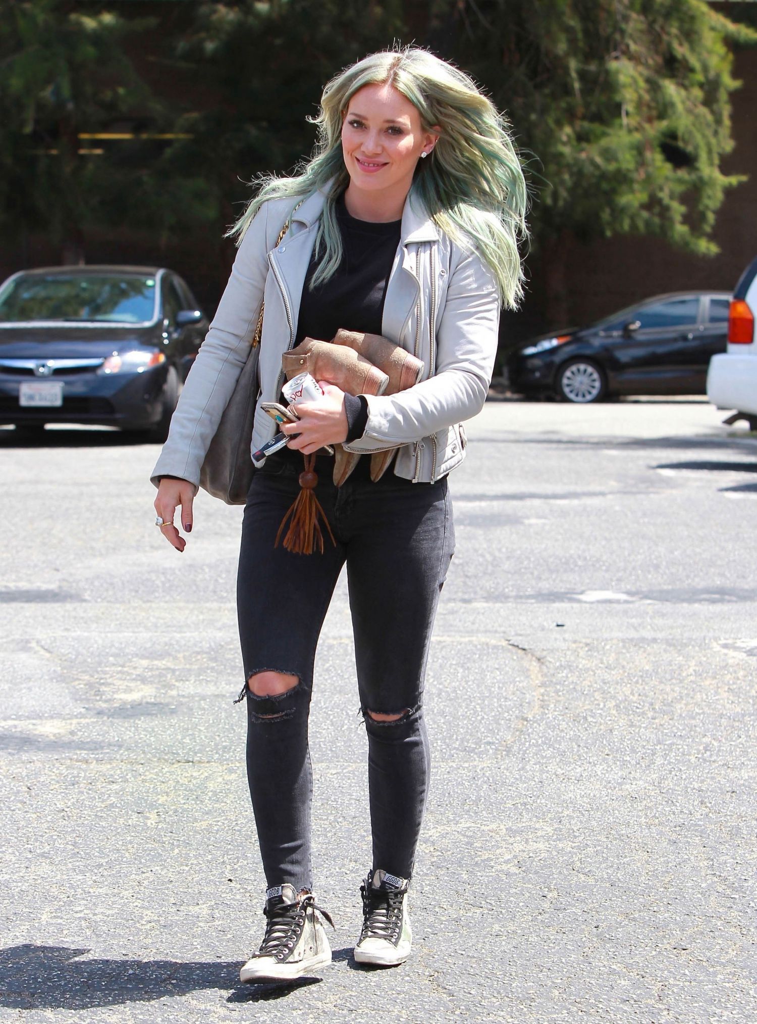 Hilary-Duff-Booty-in-Jeans-at-a-Dance-Studio-in-LA-5