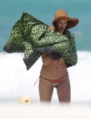 Irina-Shayk-in-Bikini-1