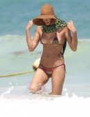 Irina-Shayk-in-Bikini-2