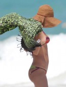 Irina-Shayk-in-Bikini-3