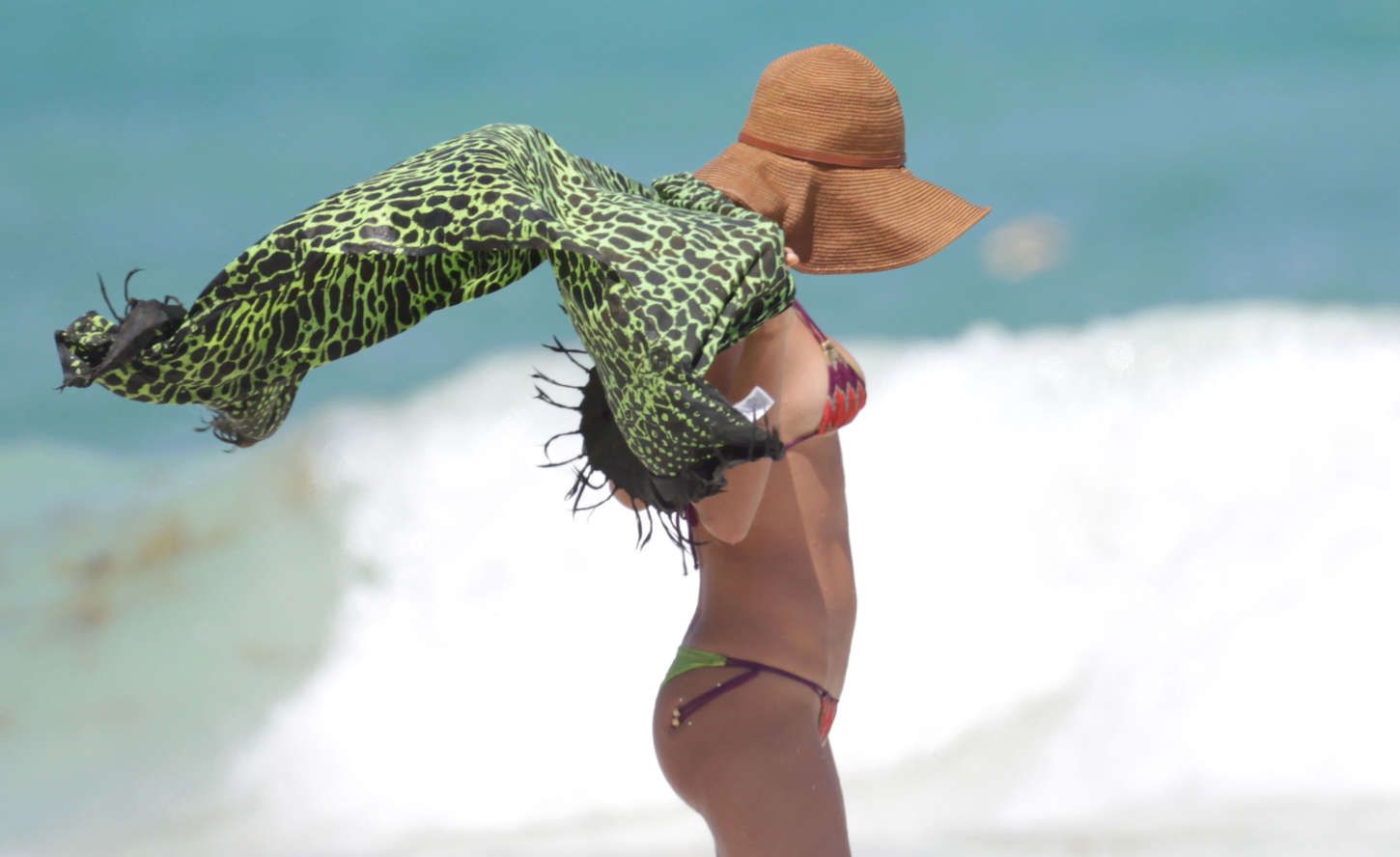 Irina-Shayk-in-Bikini-3