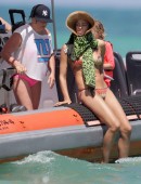 Irina-Shayk-in-Bikini-7