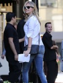 Kate-Upton-Booty-in-Jeans-102