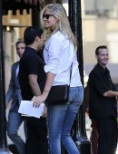 Kate-Upton-Booty-in-Jeans-103