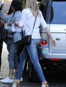 Kate-Upton-Booty-in-Jeans-104
