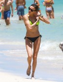 Katie-Cassidy-Bikini-Beach-Miami-11