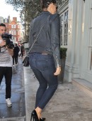 Kelly-Brook-Booty-in-Jeans-803