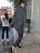 Kelly-Brook-Booty-in-Jeans-804