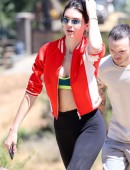 Kendall-Jenner-Hiking-Malibu-13