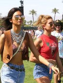 Kendall-Jenner-and-Hailey-Baldwin-1