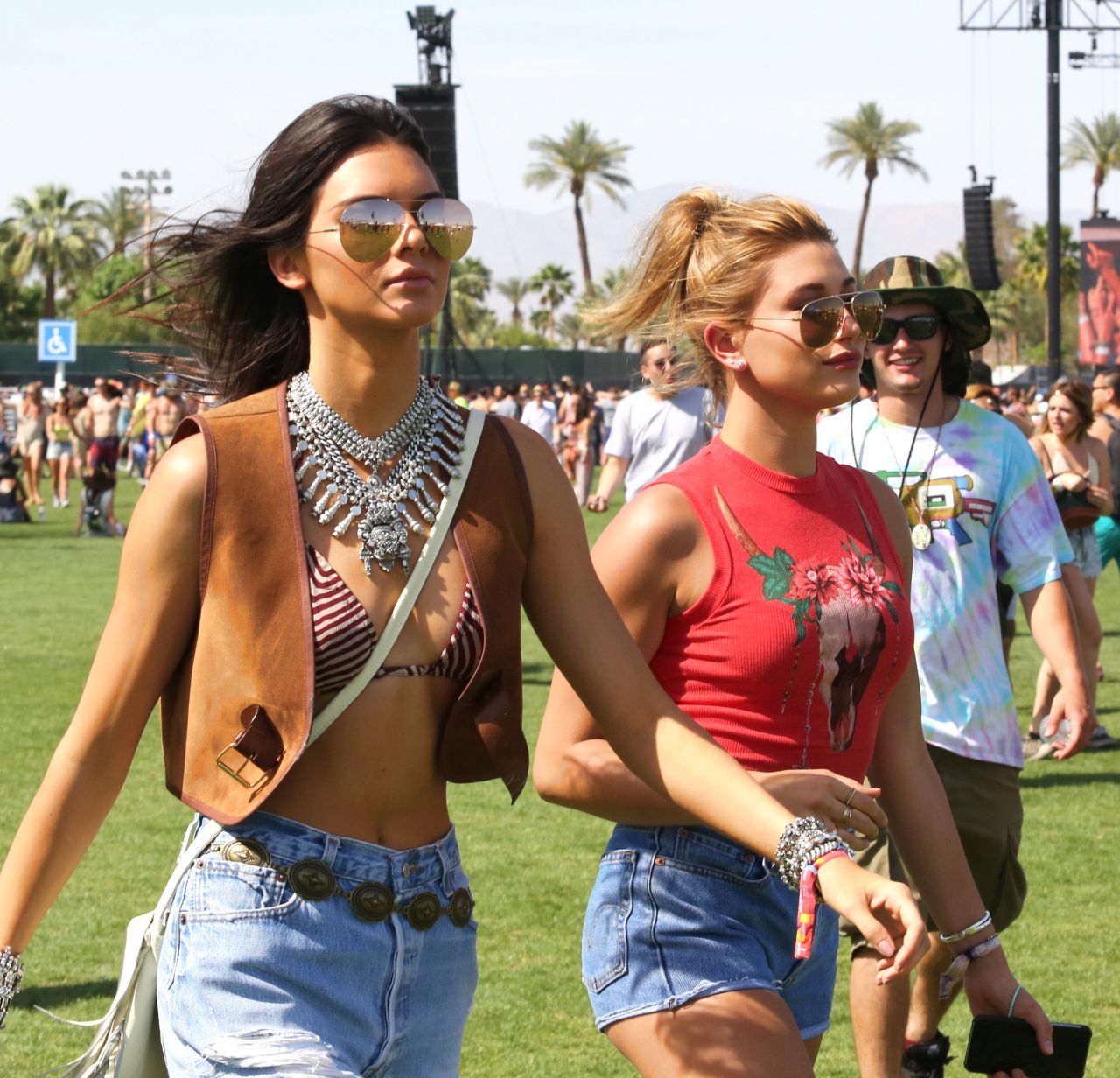 Kendall-Jenner-and-Hailey-Baldwin-1