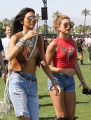 Kendall-Jenner-and-Hailey-Baldwin-2
