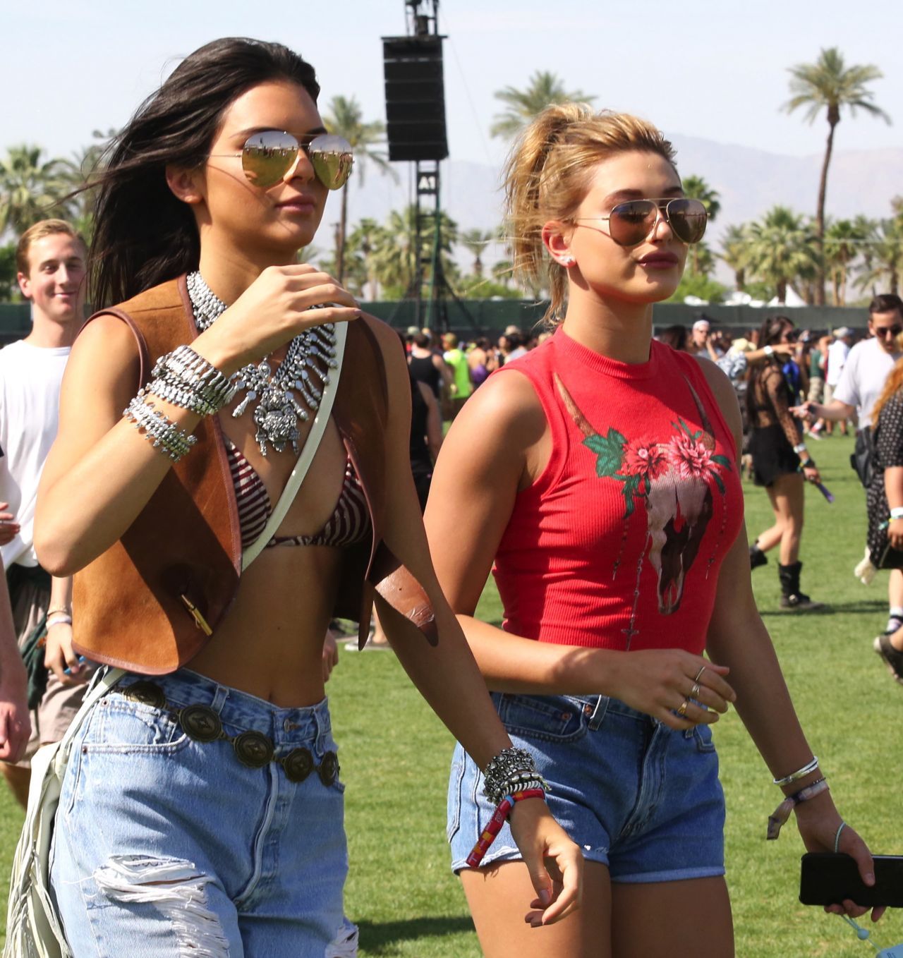 Kendall-Jenner-and-Hailey-Baldwin-3