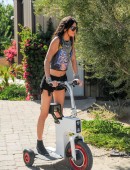 Kendall-and-Kylie-Jenner-and-Khloe-Kardashian-Coachella-Pool-Party-8