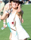 Kimberley-Garner-Coachella-Music-Festival-2015-11