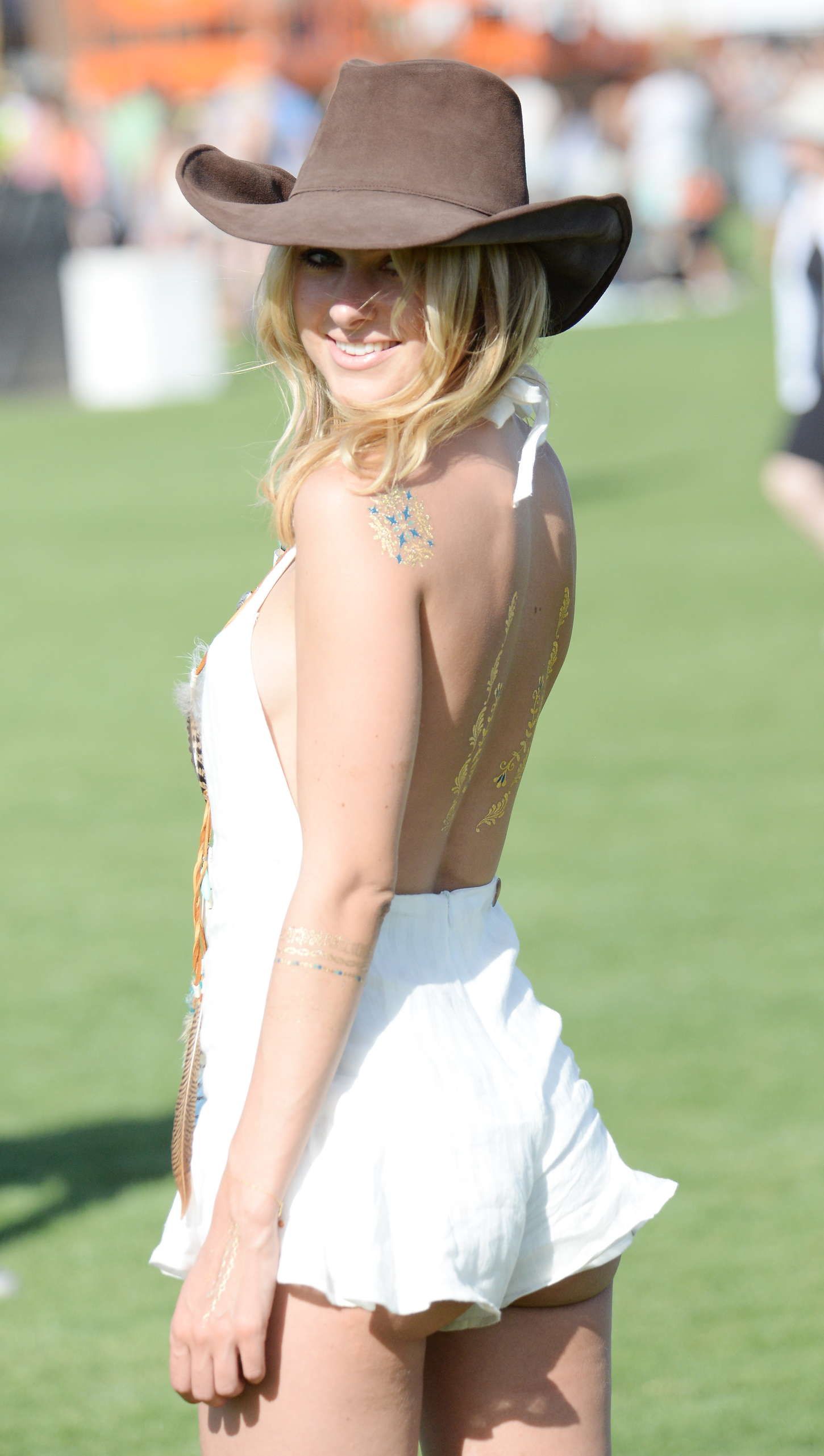 Kimberley-Garner-Coachella-Music-Festival-2015-14