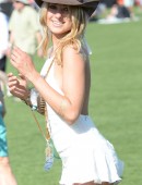 Kimberley-Garner-Coachella-Music-Festival-2015-17