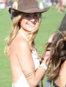 Kimberley-Garner-Coachella-Music-Festival-2015-4