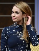 Lily-James-Cinderella-Photocall-in-Tokyo-5