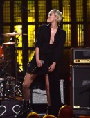 Miley-Cyrus-30th-Annual-Rock-And-Roll-Hall-Of-Fame-Induction-Ceremony-1