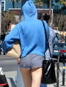 Miley-Cyrus-Candids-in-Studio-City-10