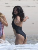 Selena-Gomez-Swimsuit-Candids-in-Mexico-3