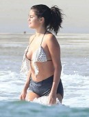 Selena-Gomez-in-Bikini-15