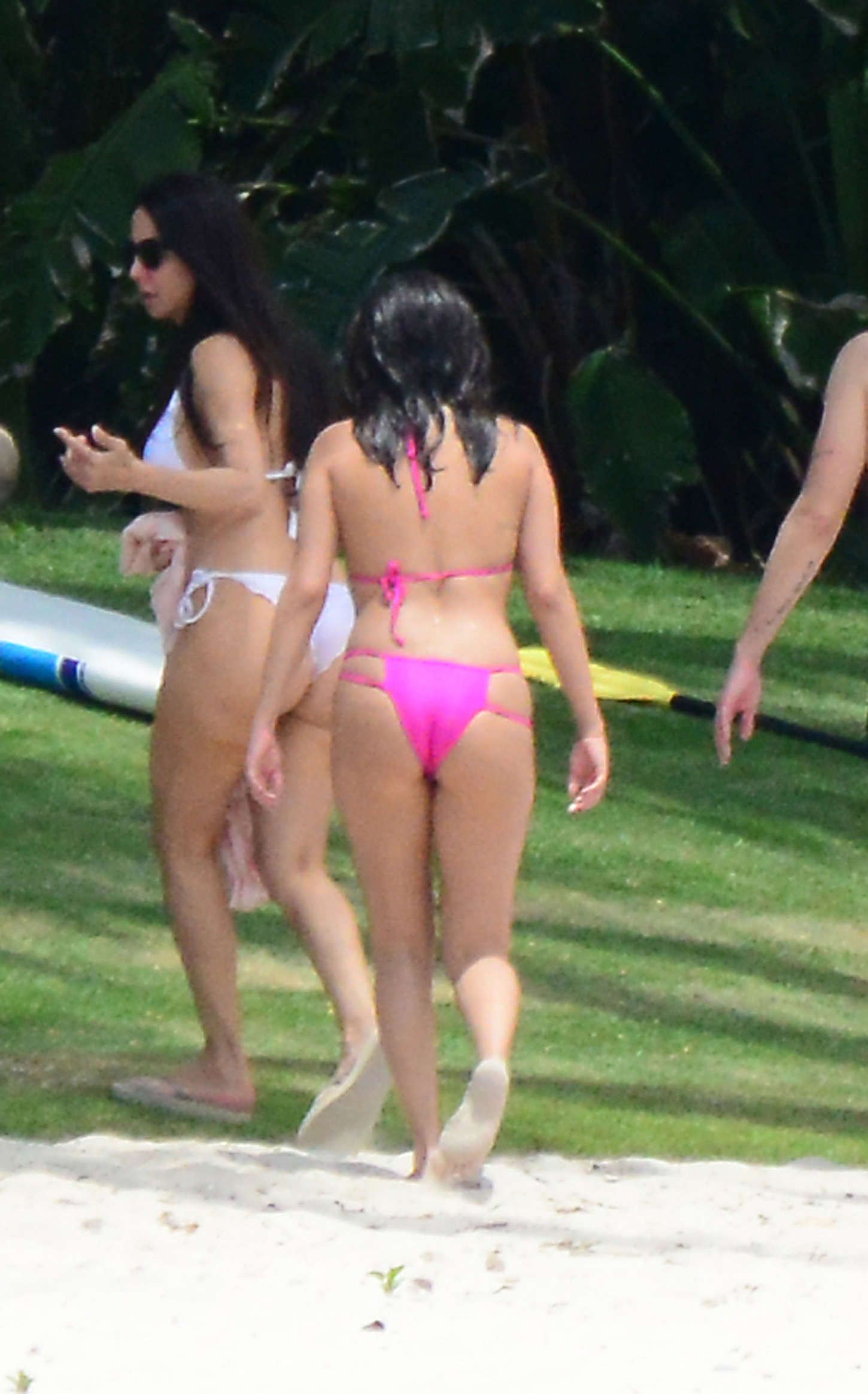 Selena-Gomez-in-Pink-Bikini-in-Mexico-17