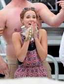 Zoey-Deutch-on-the-Set-of-Dirty-Grandpa-4