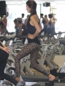 Alessandra-Ambrosio-Pilates-Class-Brentwood-8