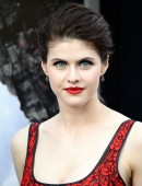 Alexandra-Daddario-and-Carla-Gugino-830