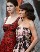 Alexandra-Daddario-and-Carla-Gugino-833