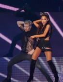 Ariana-Grande-823