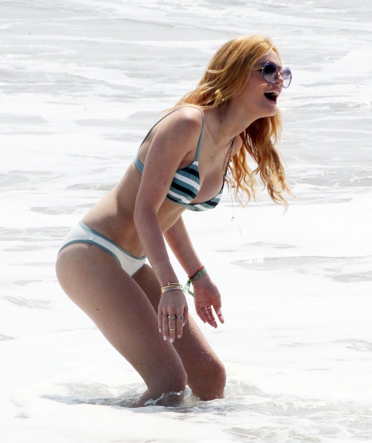 Bella-Thorne-825