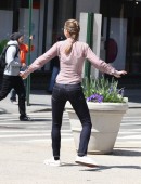 Brie-Larson-Set-Basmati-Blues-NY-2