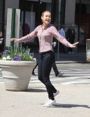 Brie-Larson-Set-Basmati-Blues-NY-6