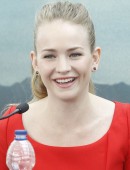 Britt-Robertson-Tomorrowland-Photocall-in-Valencia-2