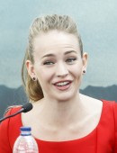 Britt-Robertson-Tomorrowland-Photocall-in-Valencia-3