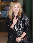 Chloe-Moretz-Shopping-in-Seoul-South-Korea-1