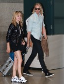 Chloe-Moretz-Shopping-in-Seoul-South-Korea-2