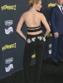 Elizabeth-Banks-Pitch-Perfect-2-Premiere-in-LA-9