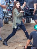 Elizabeth-Olsen-on-the-Set-of-Captain-America-Civil-War-in-Atlanta-3
